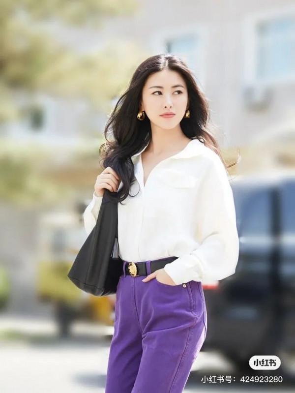 朱珠曬全家福,她的金耳環好搶鏡 朱珠曬全家福,她的金耳環好搶鏡