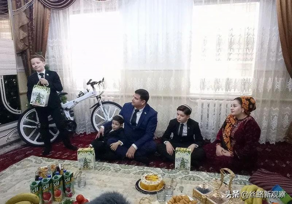 對話總統,土庫曼11歲男孩新年圓夢 對話總統,土庫曼11歲男孩新年圓夢