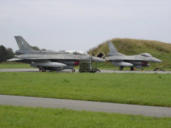 世界首款雙座五代機！當年美國PPT的F/B-22，讓殲-20實現了？