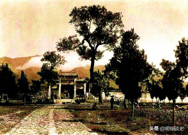 清代一樁奇案，老宅半夜鬧鬼，案情撲朔迷離，捕頭破案，揭穿謎底