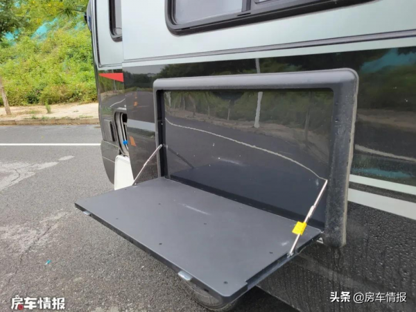 新款福特Pro房車來了,配2.2T柴油動力自動擋,6座設計廁所能變大 新款福特Pro房車來了,配2.2T柴油動力自動擋,6座設計廁所能變大