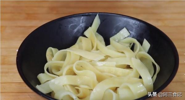 涼皮最簡單的做法，不用和麵揉麵洗面，勁道又爽滑，比買的還好吃