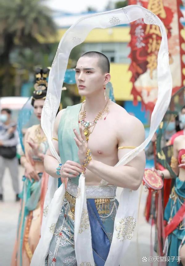 啊～這～這是妖僧吧