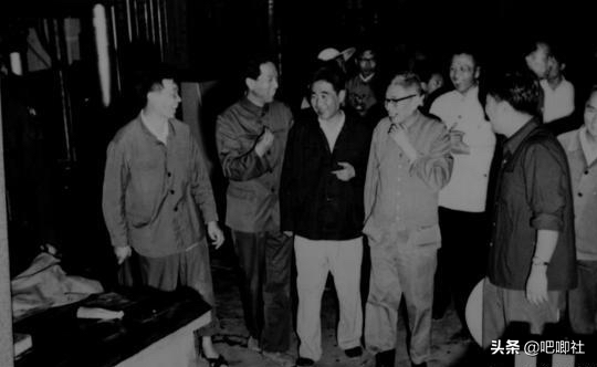 宋任窮長達10年沒有工作,晚年為二百多萬幹部平反,主動退居二線 宋任窮長達10年沒有工作,晚年為二百多萬幹部平反,主動退居二線