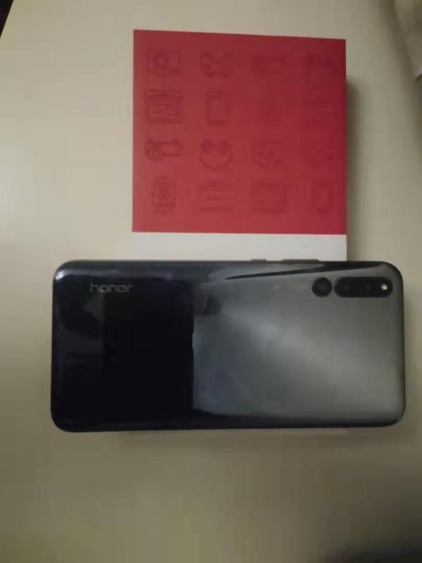 麒麟980，兩年前的榮耀Magic2，目前仍屬旗艦，大叔賺樂了