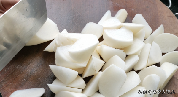 我家蘿蔔從不炒，加1塊隔山肉，這做法我家一週可以吃3次，超過癮