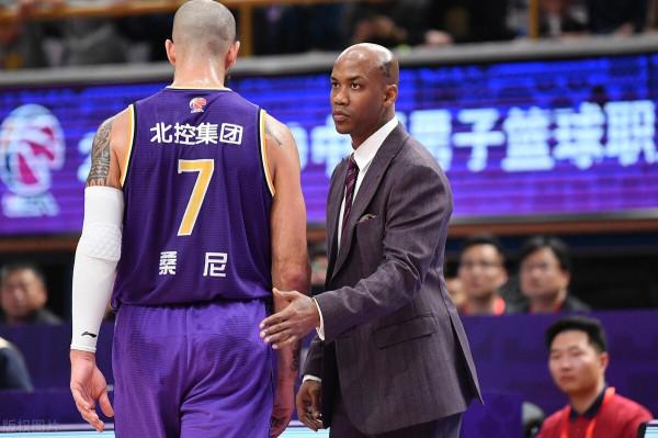 馬布裡失利的原因來了，裁判的吹罰有兩個失誤，北控被針對了嗎？