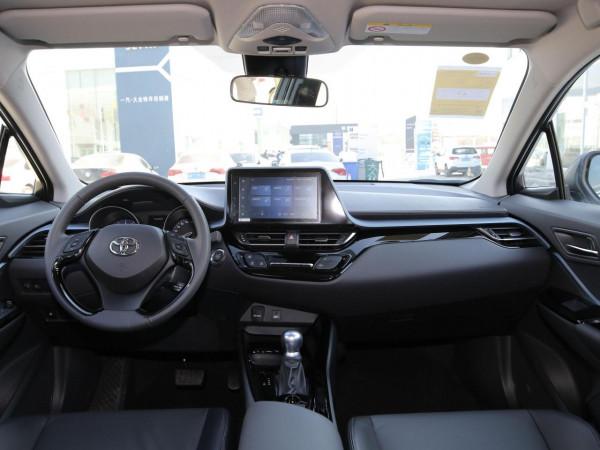 新的動力系統，油耗降至4.5L，日系SUV質量好，實拍豐田奕澤IZOA