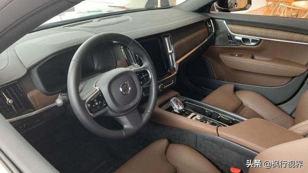 難捨難分!賓士E260L與沃爾沃S90實拍對比,誰更颯? 難捨難分!賓士E260L與沃爾沃S90實拍對比,誰更颯?