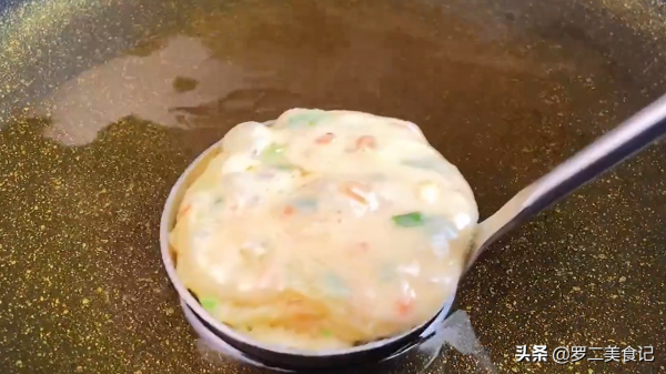 早餐雞蛋泡，不揉麵不擀麵，筷子攪一攪，3分鐘出鍋，比油條好吃