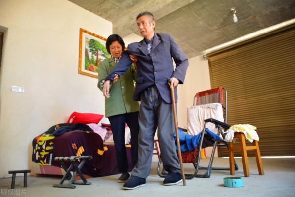 70歲大爺感嘆：住過養老院，請過保姆，才知道什麼最珍貴
