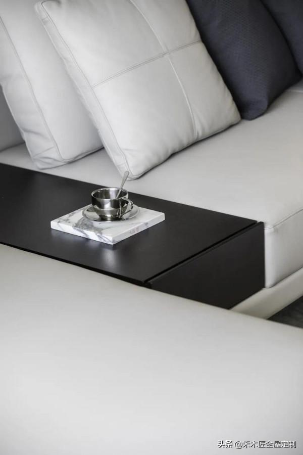 145㎡都市理想居所，清爽大方、極盡現代簡約之美