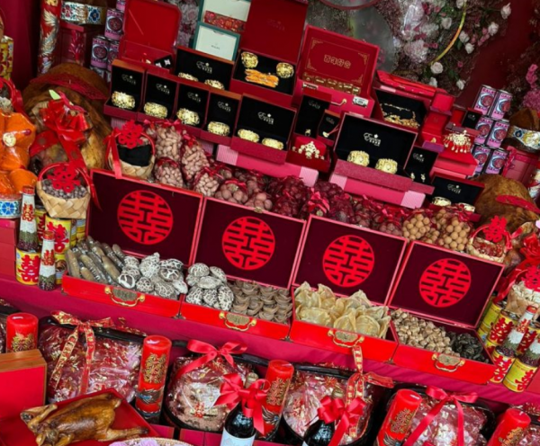 何猷君前女友再婚，男方千萬聘禮晃瞎眼，金銀珠寶堆似牆高超豪華