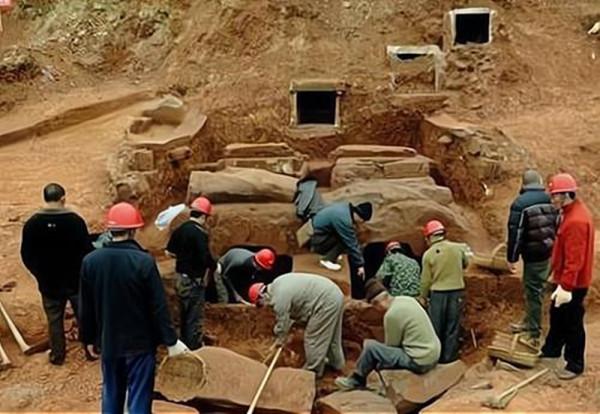 江蘇出土500年前的“金蟬玉葉”,純金打造,專家:國寶級文物 江蘇出土500年前的“金蟬玉葉”,純金打造,專家:國寶級文物