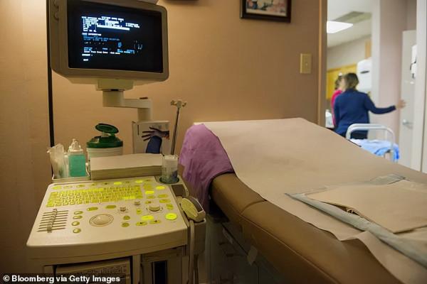 墮胎禁令生效前一天，美國83歲產科老醫生連夜做了67個墮胎手術