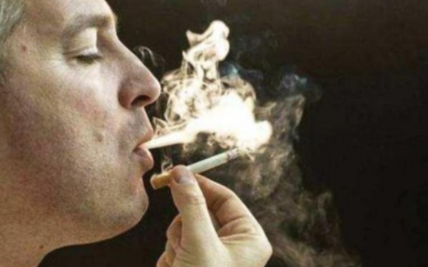 長期吸菸卻又堅持喝茶，他們身體有什麼變化？看完你或許就知道了