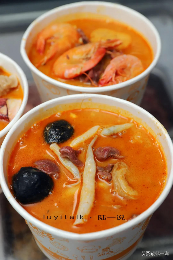 沙蟲沙茶麵好好吃，加肉筋，一碗只要25元，我在廈門八市吃到了