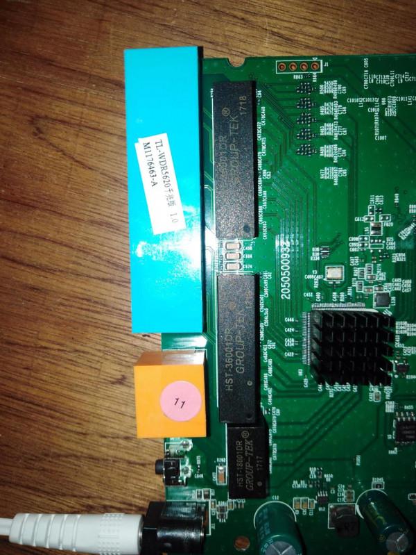 拆解一個千兆版路由器