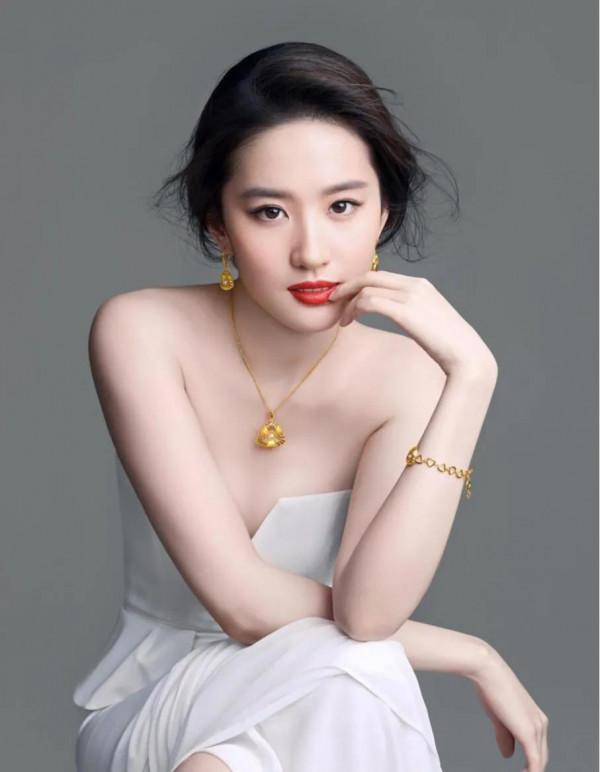仙女下凡！美得不可方物｜劉亦菲