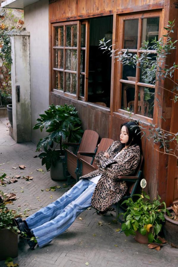 迪麗熱巴最新造型，豹紋矚目