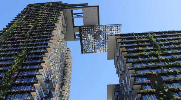 花3億在岩石中&quot;鑿&quot;出一個酒店，表面普通，內部卻大有乾坤