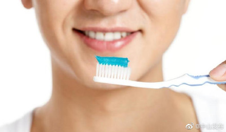 刷牙記得要刷舌頭 刷牙記得要刷舌頭