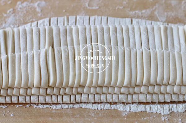 掌握好面水比例，輕鬆做手擀麵，面香濃郁，2塊錢全家夠吃