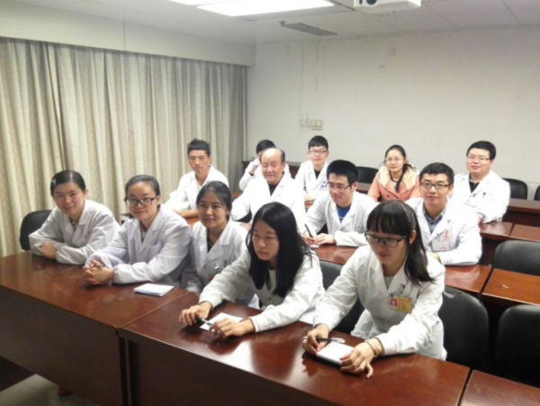 醫學院博士心酸表示,每年醫學生畢業近百萬,結果當醫生的卻不多 醫學院博士心酸表示,每年醫學生畢業近百萬,結果當醫生的卻不多