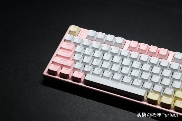 HELLO GANSS HS108T 三模熱插拔機械鍵盤開箱評測 HELLO GANSS HS108T 三模熱插拔機械鍵盤開箱評測