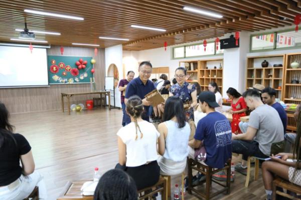 留學生們線上線下共唱“月亮代表我的心”,浙財大的這場中秋聯歡會好暖心 留學生們線上線下共唱“月亮代表我的心”,浙財大的這場中秋聯歡會好暖心