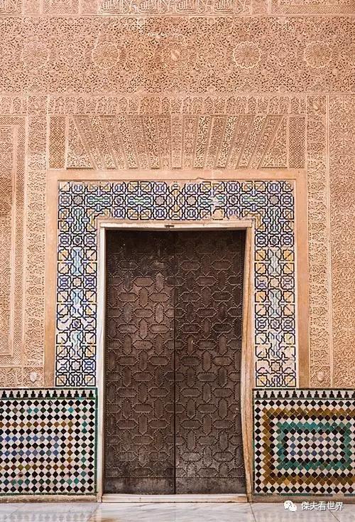 它是伊斯蘭建築的巔峰之作 - 阿爾罕布拉宮