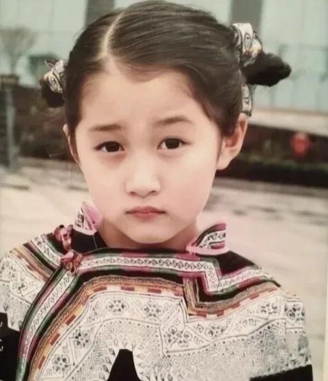 17位女星童年照,你能認出來誰?有人從小美到大,有人女大十八變 17位女星童年照,你能認出來誰?有人從小美到大,有人女大十八變