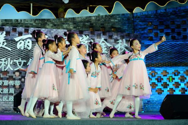 吟詩賞月、花海打卡，“獨山夜月”文化體驗周啟幕