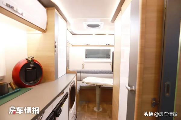 國產房車設計師真會玩！6平米陽臺裝車上，燒烤聚餐一車全搞定