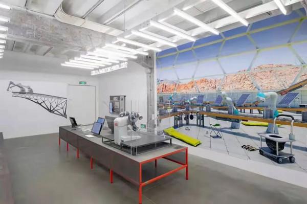 讓我們把目光從《愛宕機》移開，看看真正的機器人藝術