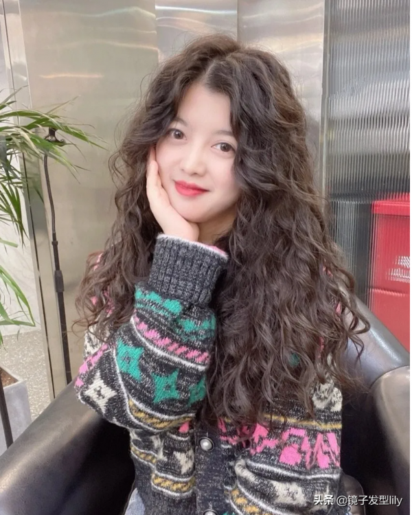 2022髮型怎麼整？燙卷卷最洋氣，好處多多不要錯過