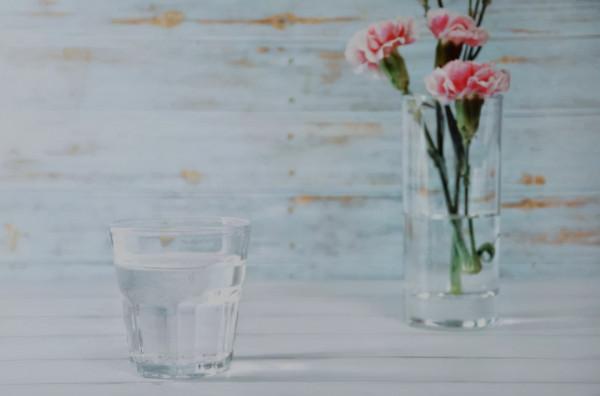 早上起床喝一杯溫水，等於喝細菌嗎？醫生告訴你正確答案