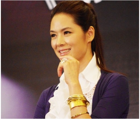 馬豔麗:嫁3婚大15歲導演,將女兒改姓,46歲獨自帶娃 馬豔麗:嫁3婚大15歲導演,將女兒改姓,46歲獨自帶娃