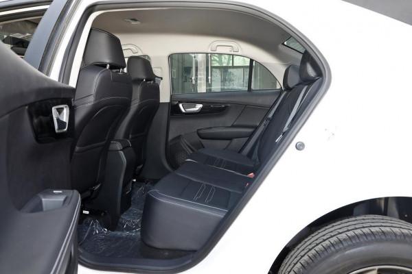 實拍比亞迪秦，僅6.49萬起，造型大氣，綜合表現到底如何？