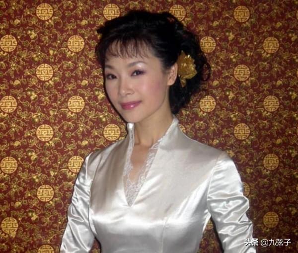 “小宋祖英”呂薇：與父母不為人知的“戰爭”，50歲依然單身