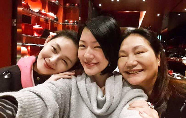 8對“抱團掙錢”的姐妹花，個個有錢，李冰冰姐妹身家超10億