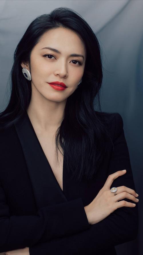 女人40一枝花，3位人到中年才爆紅的女星，越老越有韻味…