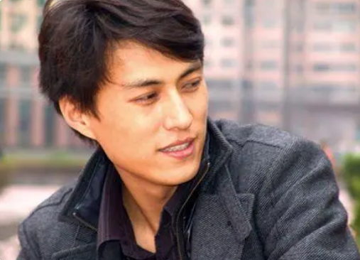 靳東：受不了江珊女兒滿臉的嫌棄，餘生不會辜負離異的李佳