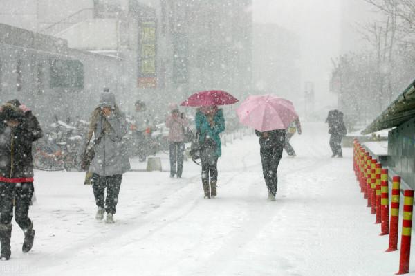 父親30年前拋妻棄子，如今想回來養老，兒子：我吃泡麵，養不了你