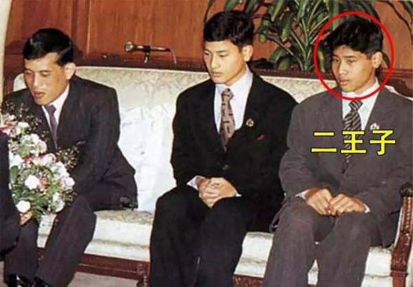 看透拉瑪十世的餘瓦達,26年前帶著5子逃離王室,如今怎麼樣了 看透拉瑪十世的餘瓦達,26年前帶著5子逃離王室,如今怎麼樣了