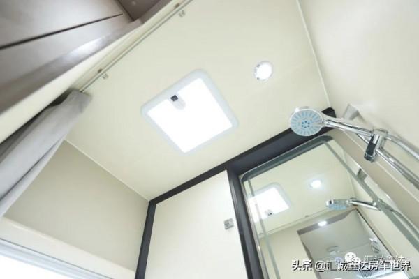 經濟耐用的老年旅行房車!​2.0T雙驅C本即開,還帶5人床和商務座 經濟耐用的老年旅行房車!​2.0T雙驅C本即開,還帶5人床和商務座