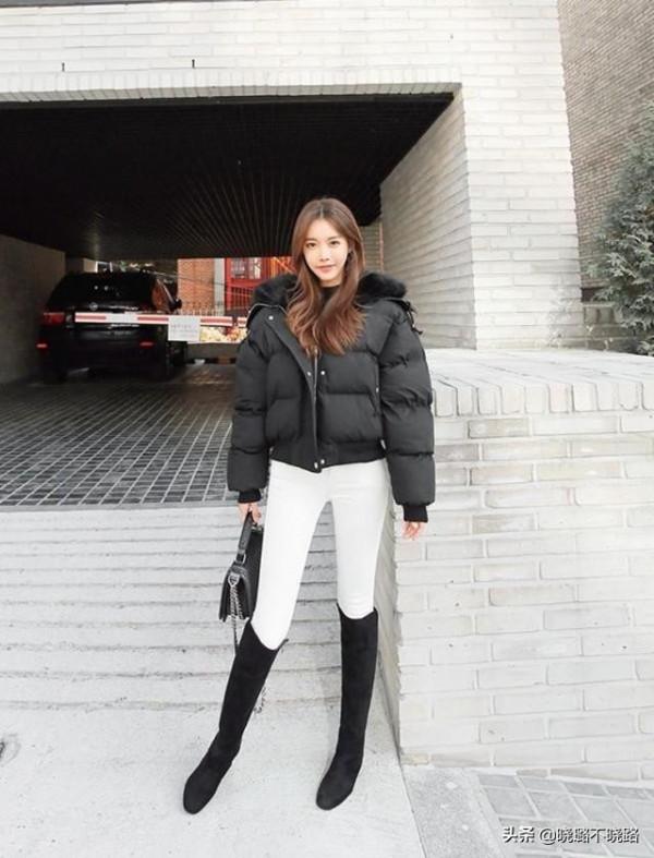 今年火了一種穿法叫:“羽絨服+無痕褲”,時髦顯瘦,明星都上頭 今年火了一種穿法叫:“羽絨服+無痕褲”,時髦顯瘦,明星都上頭