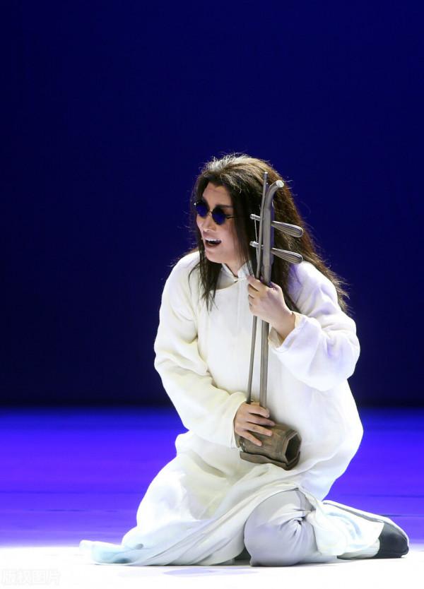 她總想突破越劇的“極限”,卻始終在爭議聲中前行 她總想突破越劇的“極限”,卻始終在爭議聲中前行