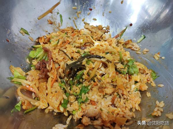 不是為了拌飯來的,主要是想體驗在超大號的盆裡拌飯是啥感覺 不是為了拌飯來的,主要是想體驗在超大號的盆裡拌飯是啥感覺