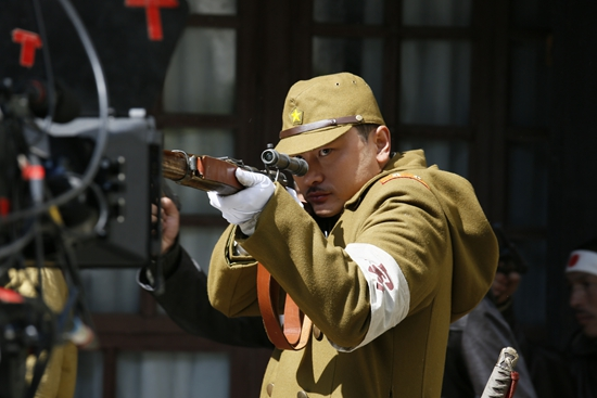 對《二炮手》的一攬子評價：眾星捧月下，一個人的戰鬥